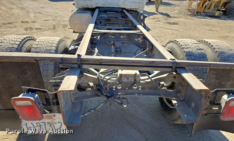 image for item EI4101 2010 International Durastar 4300 truck cab and chassis