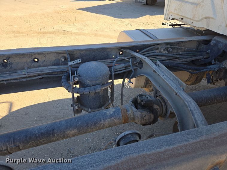 image for item EI4101 2010 International Durastar 4300 truck cab and chassis