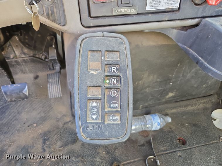 image for item EI4101 2010 International Durastar 4300 truck cab and chassis