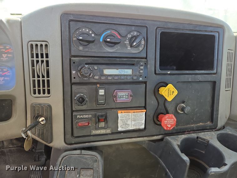 image for item EI4101 2010 International Durastar 4300 truck cab and chassis