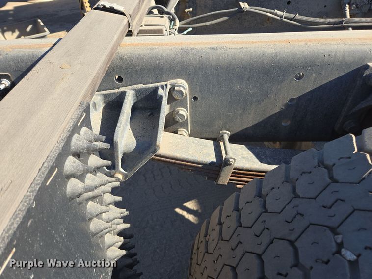 image for item EI4101 2010 International Durastar 4300 truck cab and chassis