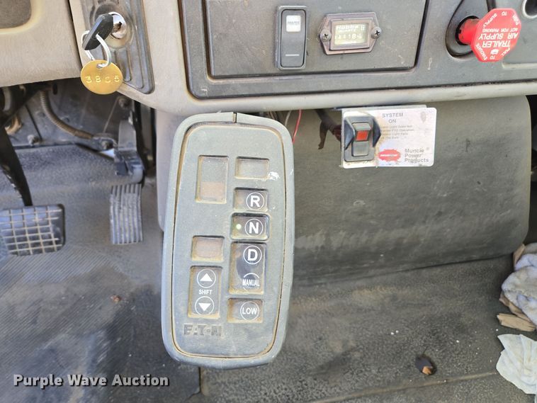 image for item EI4102 2010 International Durastar 4300 dump flatbed truck