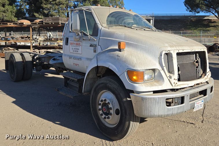 image for item EI4103 2009 Ford  F750 Super Duty XL truck cab and chassis