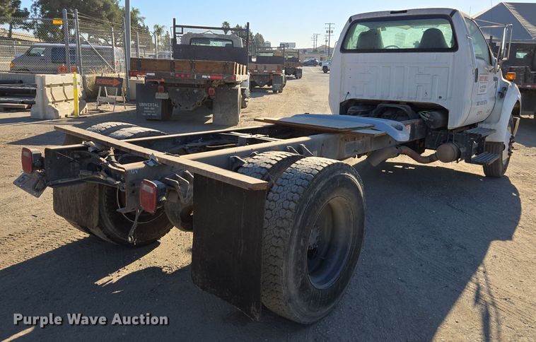 image for item EI4103 2009 Ford  F750 Super Duty XL truck cab and chassis