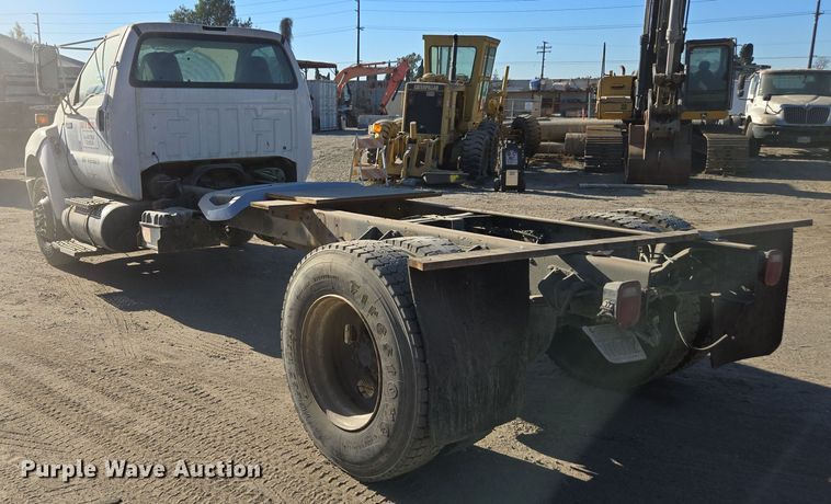 image for item EI4103 2009 Ford  F750 Super Duty XL truck cab and chassis