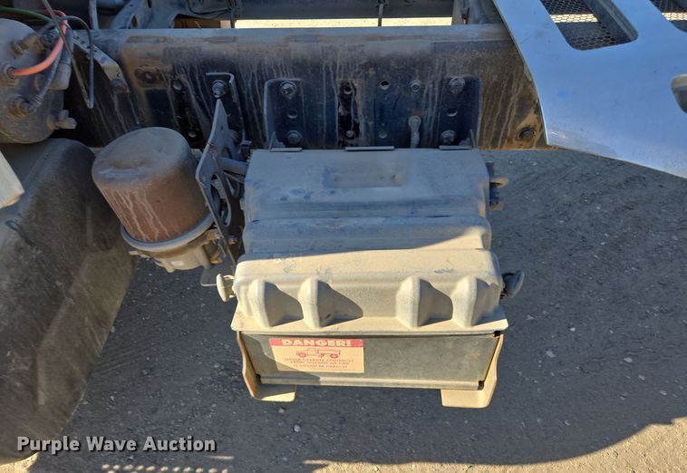 image for item EI4103 2009 Ford  F750 Super Duty XL truck cab and chassis