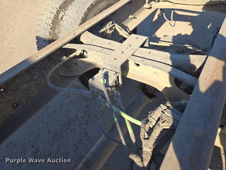 image for item EI4103 2009 Ford  F750 Super Duty XL truck cab and chassis