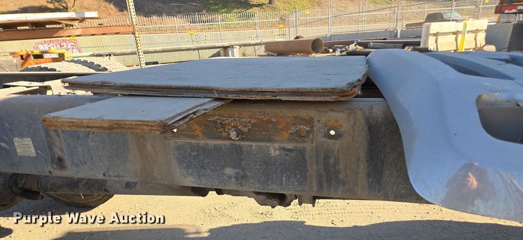 image for item EI4103 2009 Ford  F750 Super Duty XL truck cab and chassis