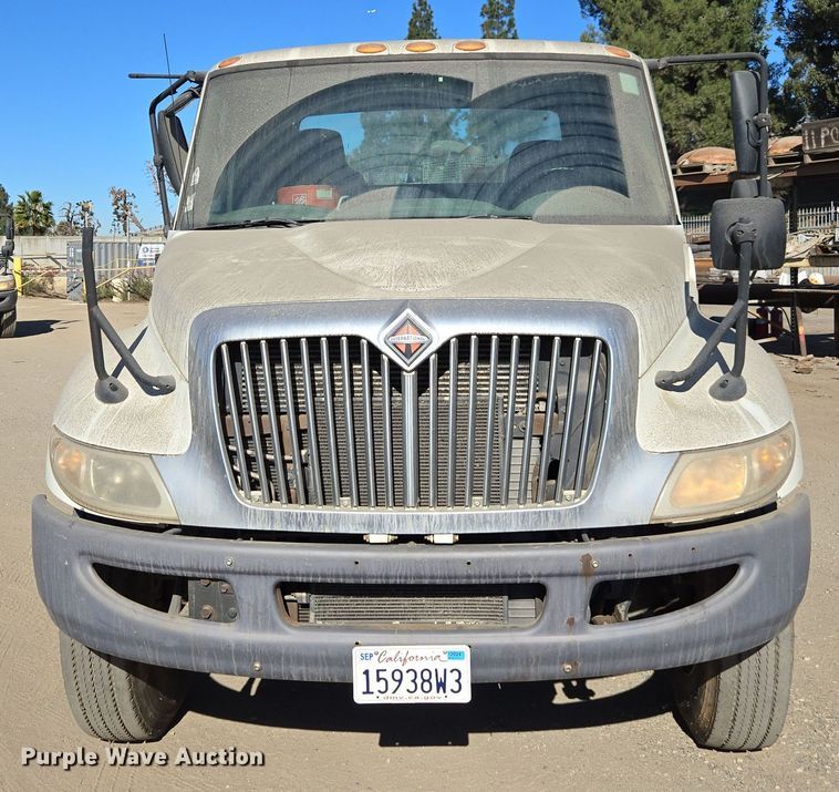 image for item EI4104 2010 International Durastar 4300 truck cab and chassis
