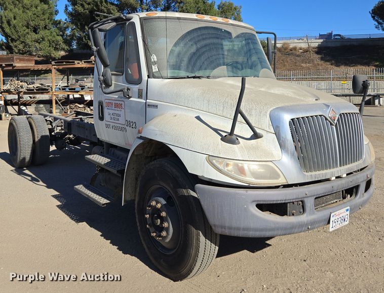 image for item EI4104 2010 International Durastar 4300 truck cab and chassis