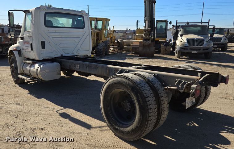 image for item EI4104 2010 International Durastar 4300 truck cab and chassis