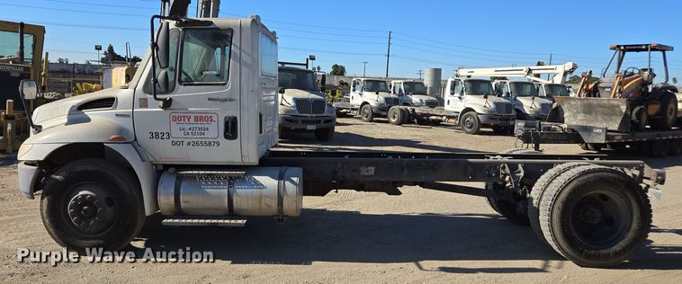 image for item EI4104 2010 International Durastar 4300 truck cab and chassis
