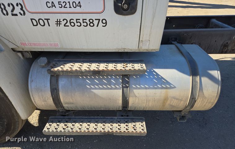 image for item EI4104 2010 International Durastar 4300 truck cab and chassis