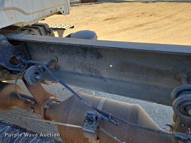 image for item EI4104 2010 International Durastar 4300 truck cab and chassis