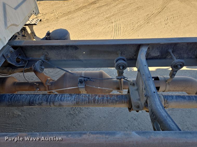 image for item EI4104 2010 International Durastar 4300 truck cab and chassis