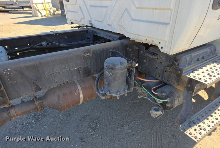 image for item EI4104 2010 International Durastar 4300 truck cab and chassis