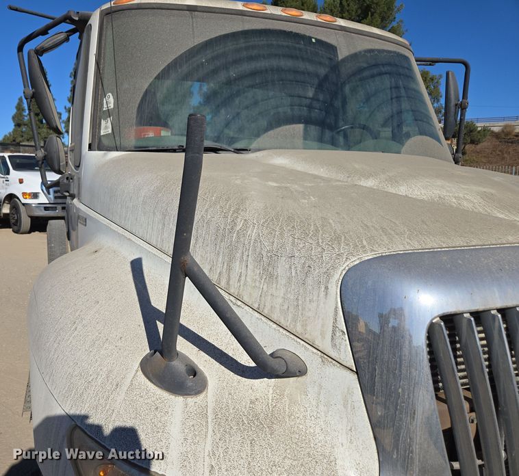 image for item EI4104 2010 International Durastar 4300 truck cab and chassis