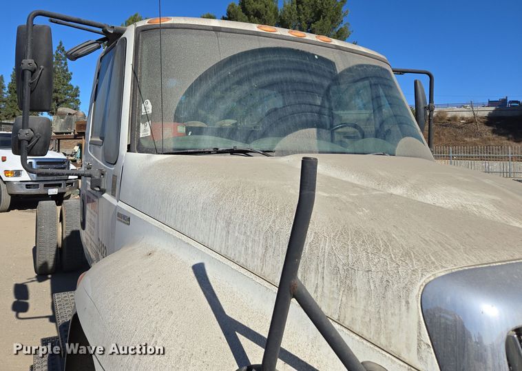 image for item EI4104 2010 International Durastar 4300 truck cab and chassis
