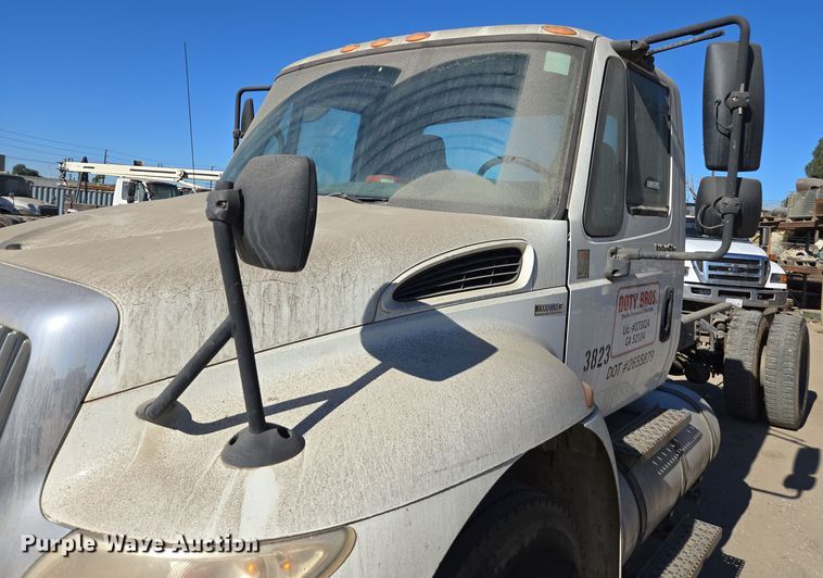 image for item EI4104 2010 International Durastar 4300 truck cab and chassis