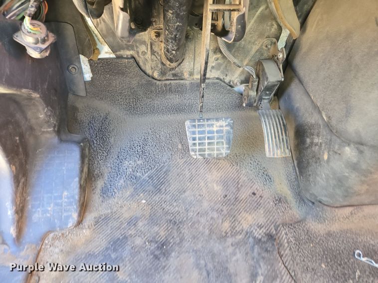 image for item EI4104 2010 International Durastar 4300 truck cab and chassis