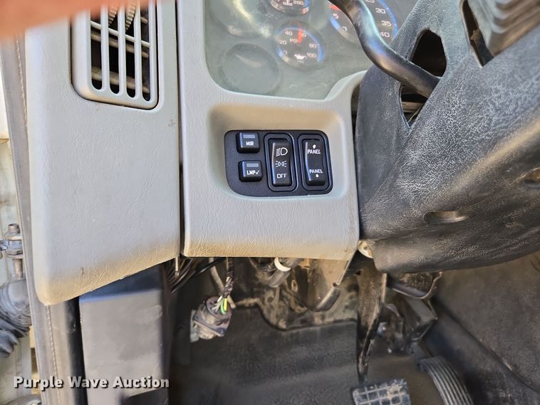 image for item EI4104 2010 International Durastar 4300 truck cab and chassis