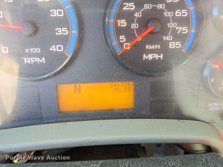 image for item EI4104 2010 International Durastar 4300 truck cab and chassis