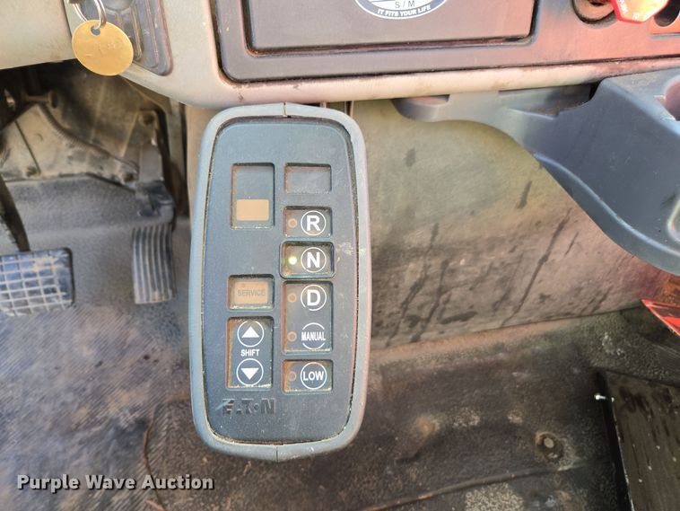 image for item EI4104 2010 International Durastar 4300 truck cab and chassis