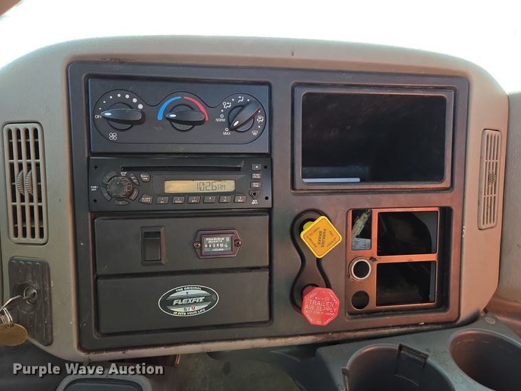 image for item EI4104 2010 International Durastar 4300 truck cab and chassis