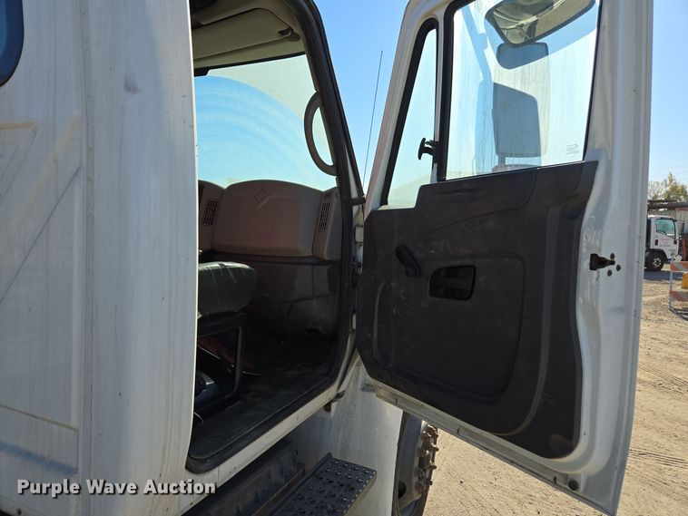 image for item EI4104 2010 International Durastar 4300 truck cab and chassis