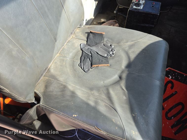 image for item EI4104 2010 International Durastar 4300 truck cab and chassis