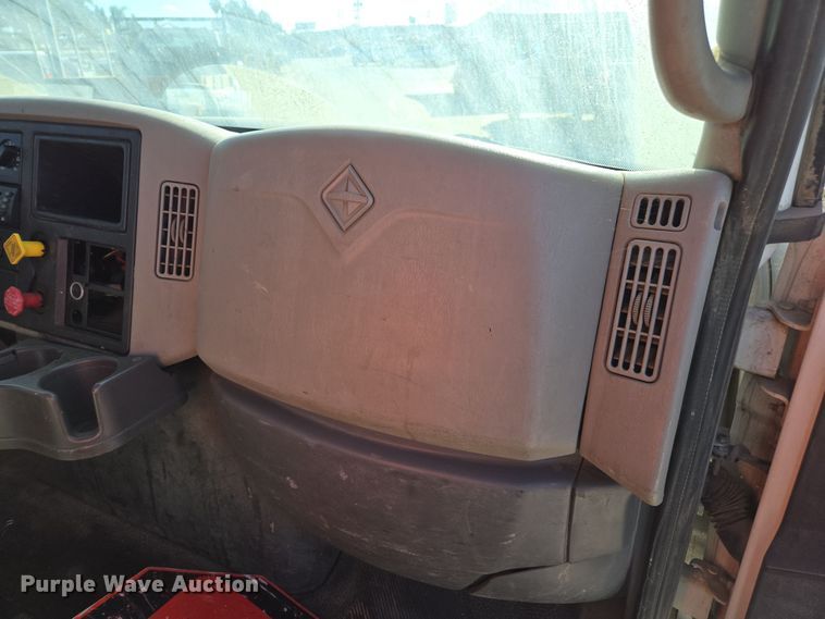 image for item EI4104 2010 International Durastar 4300 truck cab and chassis