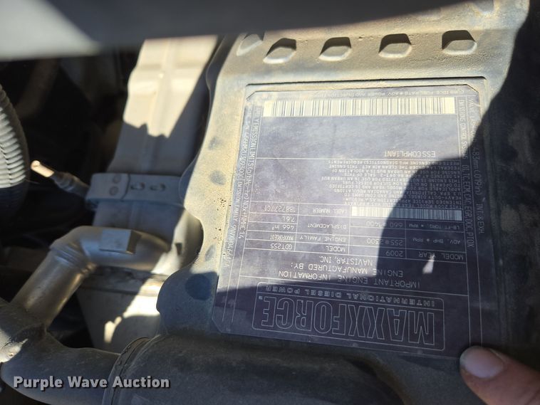 image for item EI4104 2010 International Durastar 4300 truck cab and chassis