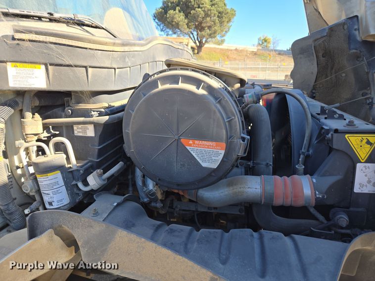 image for item EI4104 2010 International Durastar 4300 truck cab and chassis