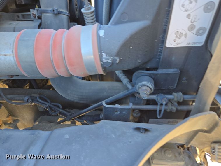 image for item EI4104 2010 International Durastar 4300 truck cab and chassis