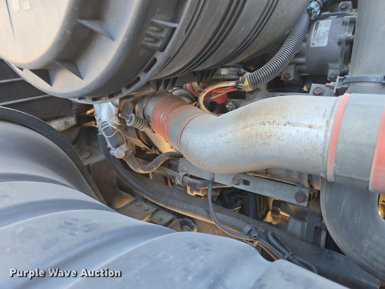 image for item EI4104 2010 International Durastar 4300 truck cab and chassis