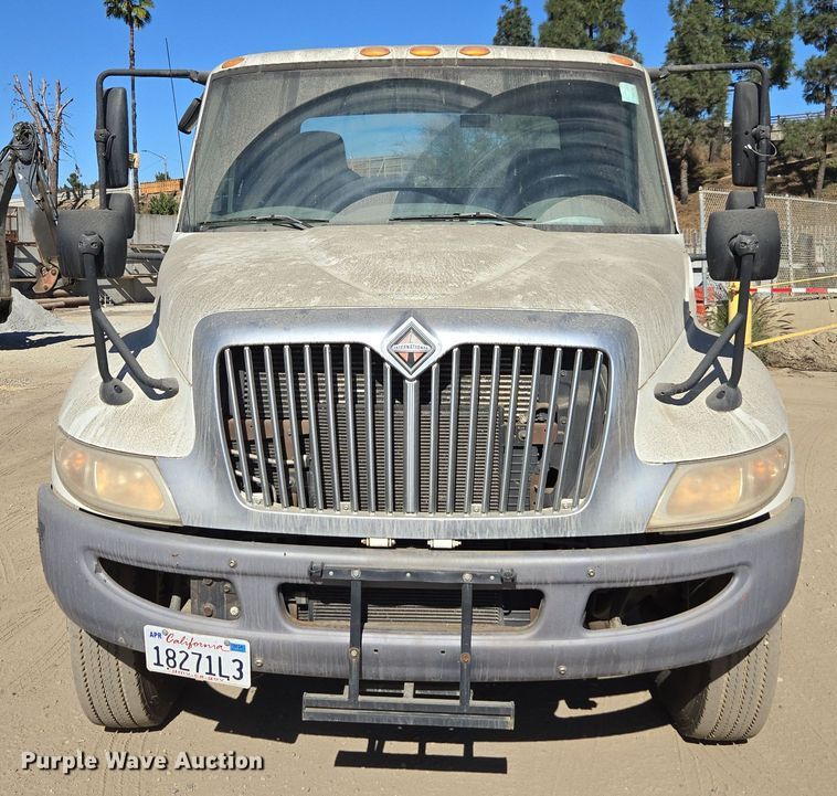 image for item EI4105 2010 International DuraStar 4300 truck cab and chassis