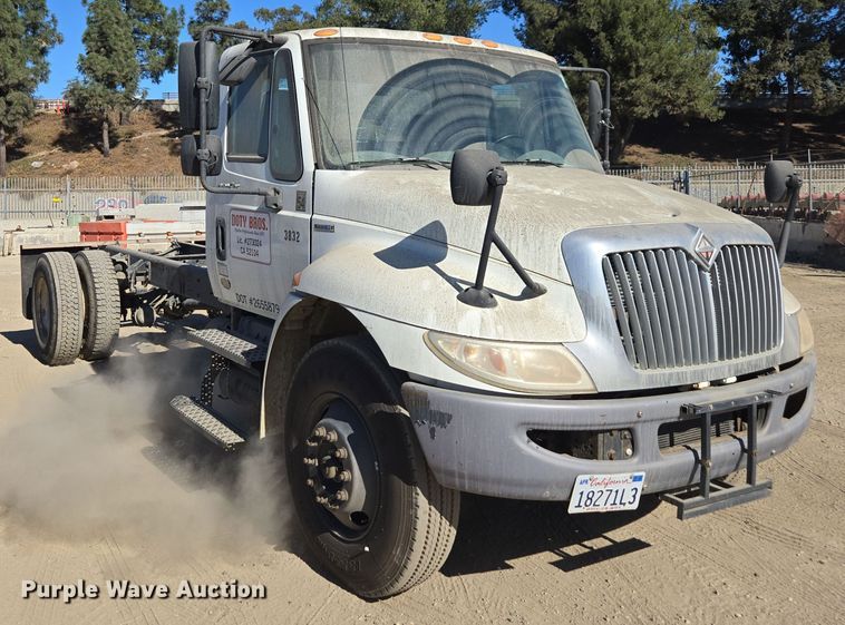 image for item EI4105 2010 International DuraStar 4300 truck cab and chassis