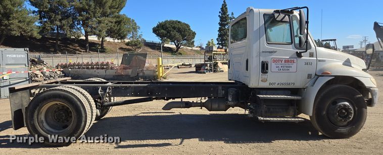 image for item EI4105 2010 International DuraStar 4300 truck cab and chassis