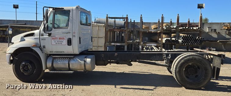 image for item EI4105 2010 International DuraStar 4300 truck cab and chassis