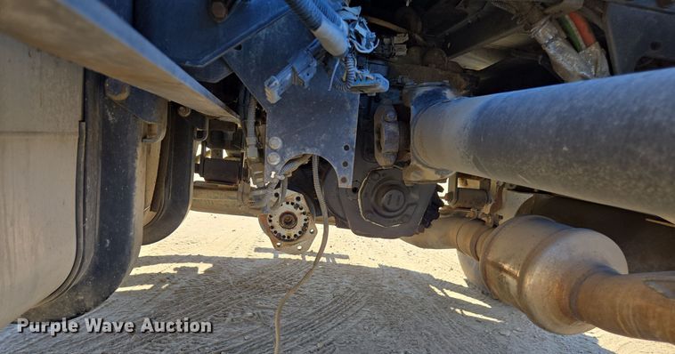 image for item EI4105 2010 International DuraStar 4300 truck cab and chassis