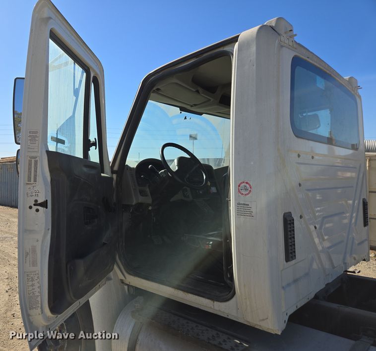 image for item EI4105 2010 International DuraStar 4300 truck cab and chassis