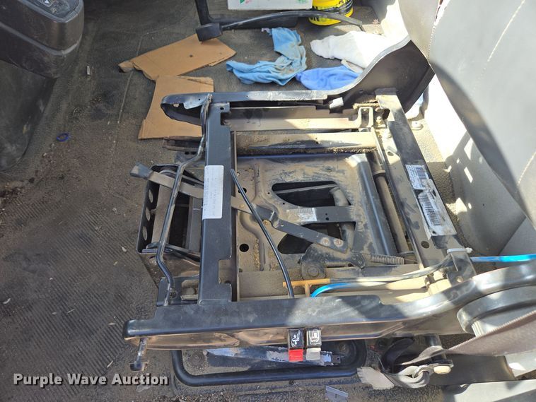 image for item EI4105 2010 International DuraStar 4300 truck cab and chassis