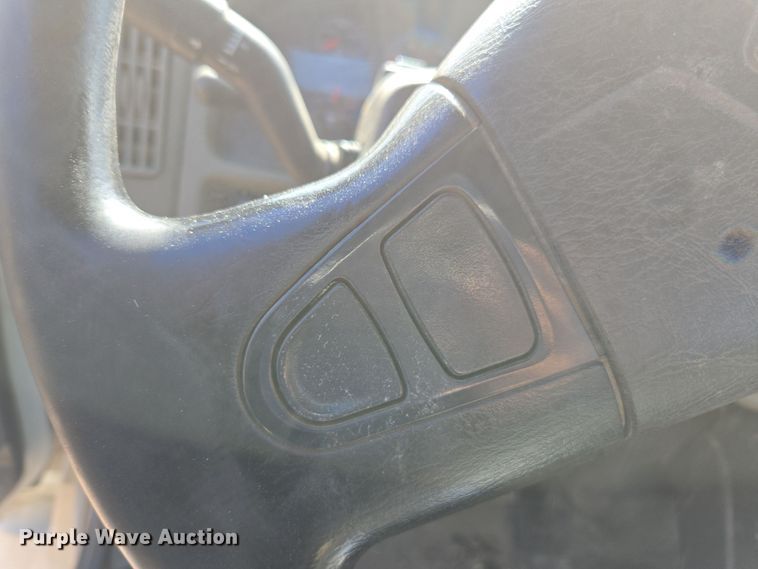 image for item EI4105 2010 International DuraStar 4300 truck cab and chassis