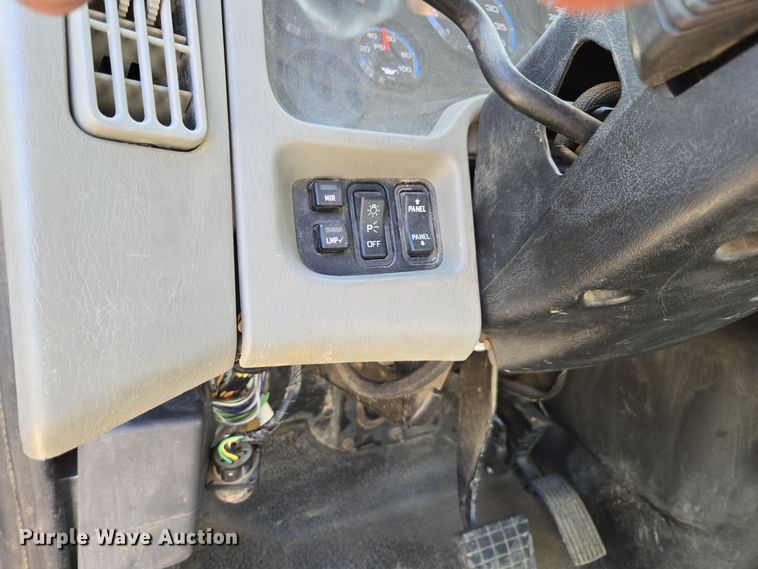 image for item EI4105 2010 International DuraStar 4300 truck cab and chassis