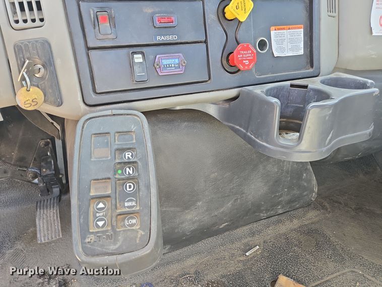 image for item EI4105 2010 International DuraStar 4300 truck cab and chassis