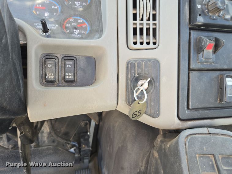 image for item EI4105 2010 International DuraStar 4300 truck cab and chassis