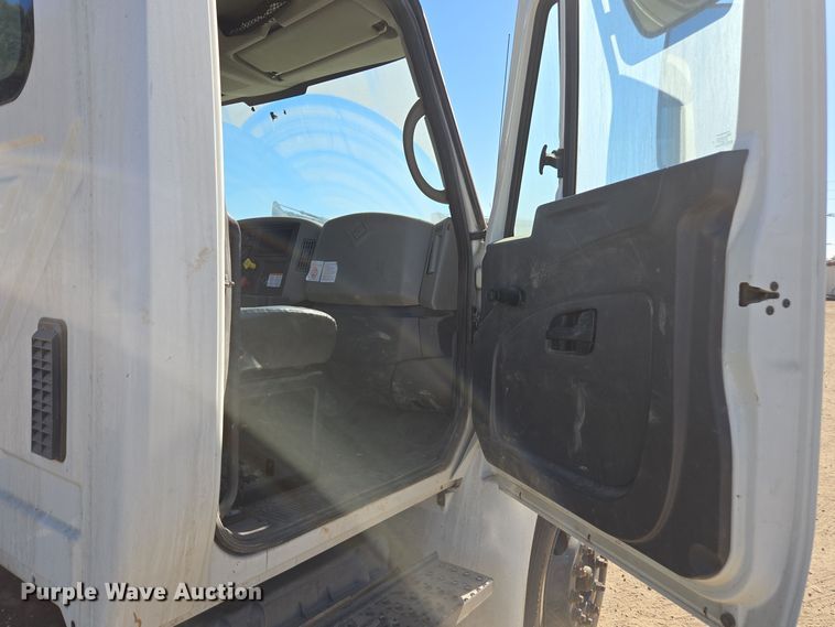 image for item EI4105 2010 International DuraStar 4300 truck cab and chassis