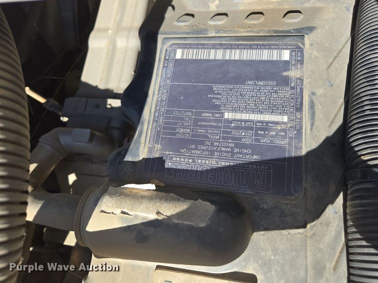 image for item EI4105 2010 International DuraStar 4300 truck cab and chassis