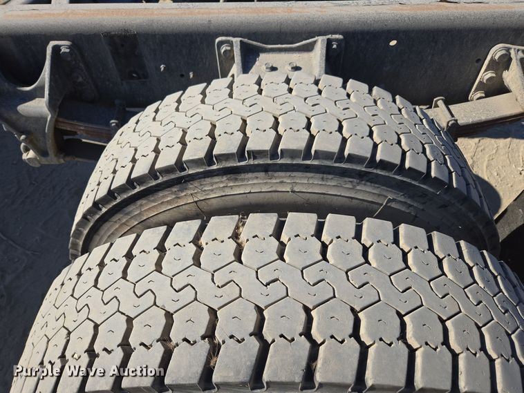 image for item EI4105 2010 International DuraStar 4300 truck cab and chassis