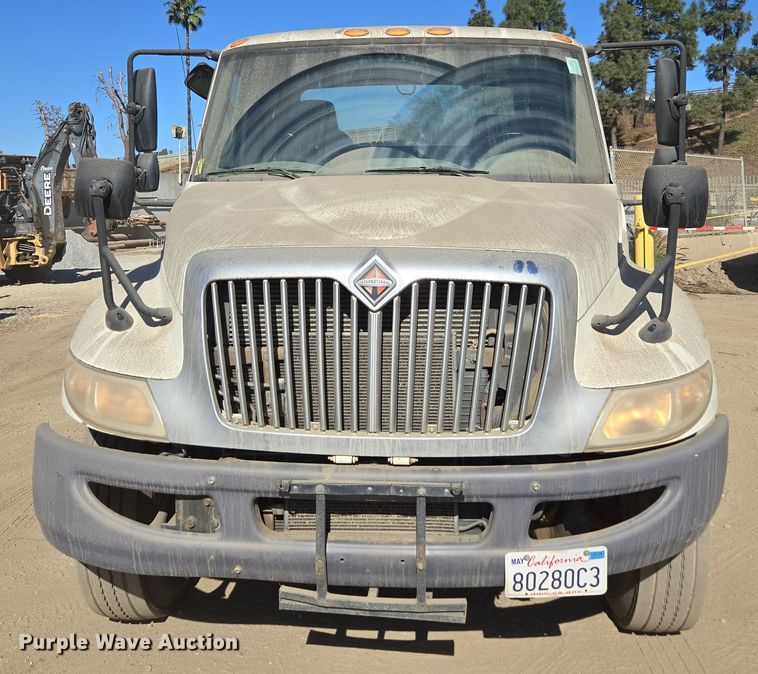 image for item EI4106 2010 International Durastar 4300 truck cab and chassis